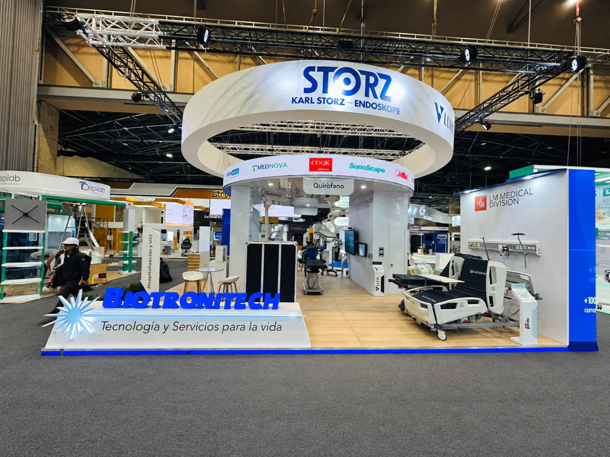 Stand circular de Biotronitech y Karl Storz